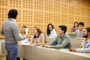 Insegnate precario collezionista di contratti a termina.