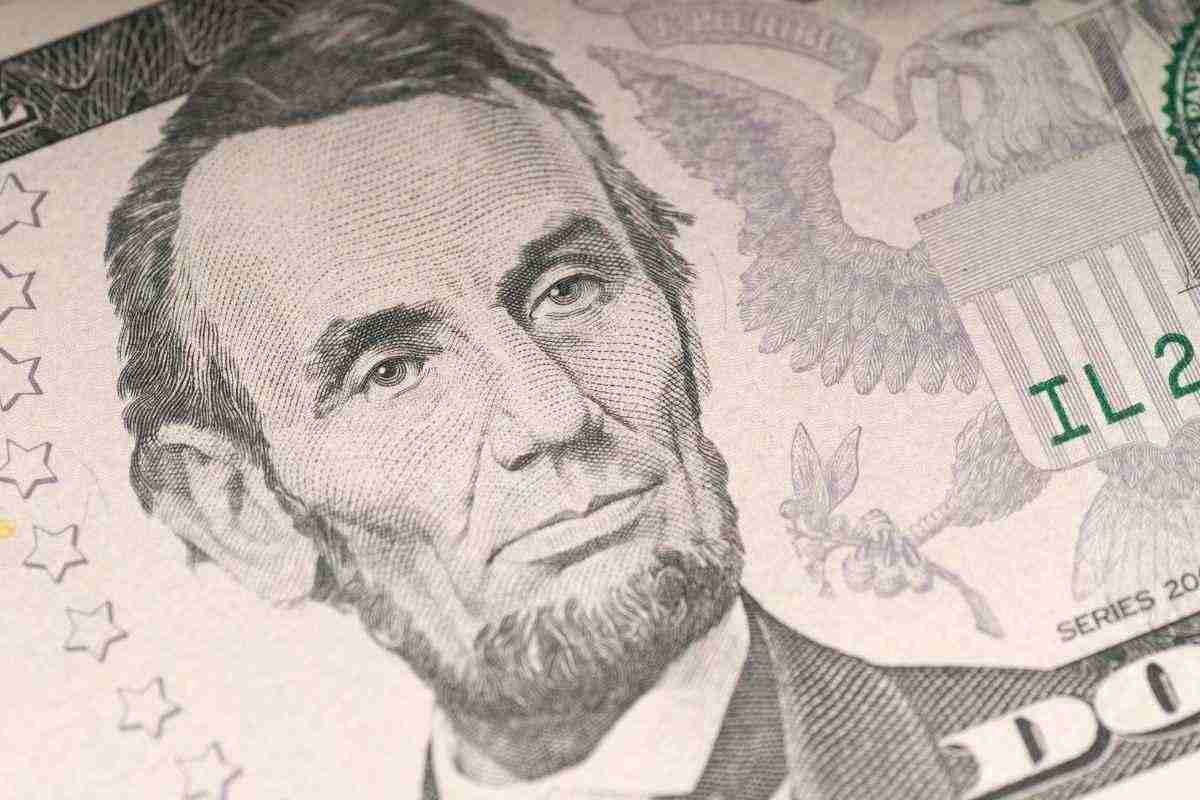 La vita di Abraham Lincoln: un leader senza tempo. Dalla povertà alla Casa Bianca: il percorso di Lincoln. Abraham Lincoln e la guerra civile americana. Il Proclama di emancipazione: la lotta per la libertà. 