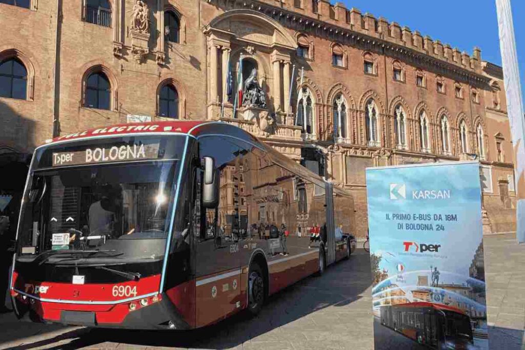 Trasporti e sosta a Bologna, arrivano i rincari. Bologna, biglietti del bus più cari del 50%. Rincari per i trasporti a Bologna: abbonamenti meno impattati. Sosta e trasporto pubblico, aumenti fino al 63% a Bologna.