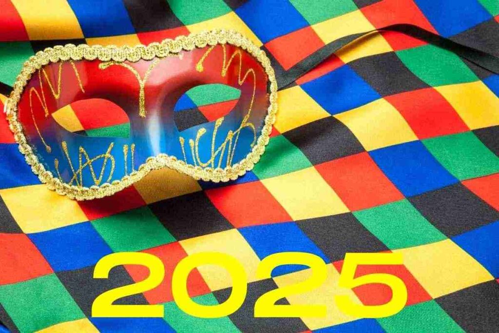 Presentato il manifesto ufficiale del Carnevale della Romagna. L’arte di Arlecchino protagonista del Carnevale della Romagna 2025. Arlecchino in un bicchiere: un’opera simbolo per il Carnevale 2025. La magia del Carnevale della Romagna racchiusa in un’opera d’arte.