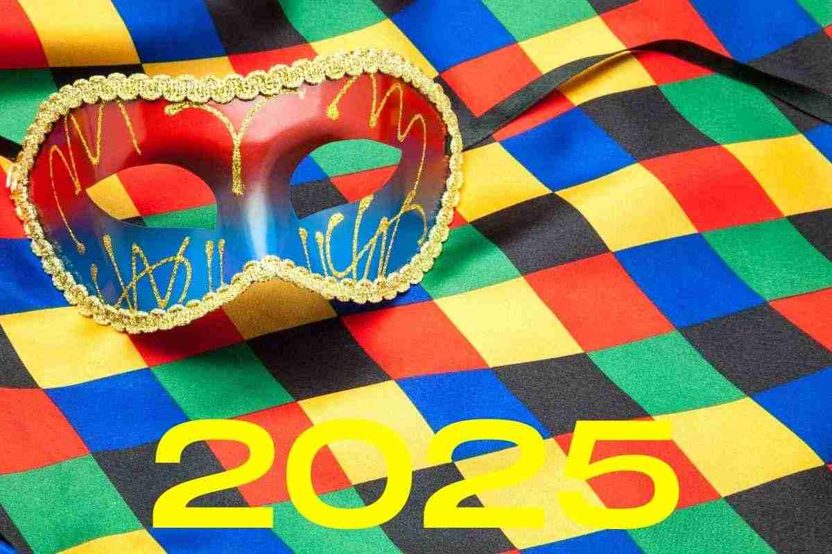 Presentato il manifesto ufficiale del Carnevale della Romagna.L’arte di Arlecchino protagonista del Carnevale della Romagna 2025. Arlecchino in un bicchiere: un’opera simbolo per il Carnevale 2025. La magia del Carnevale della Romagna racchiusa in un’opera d’arte.