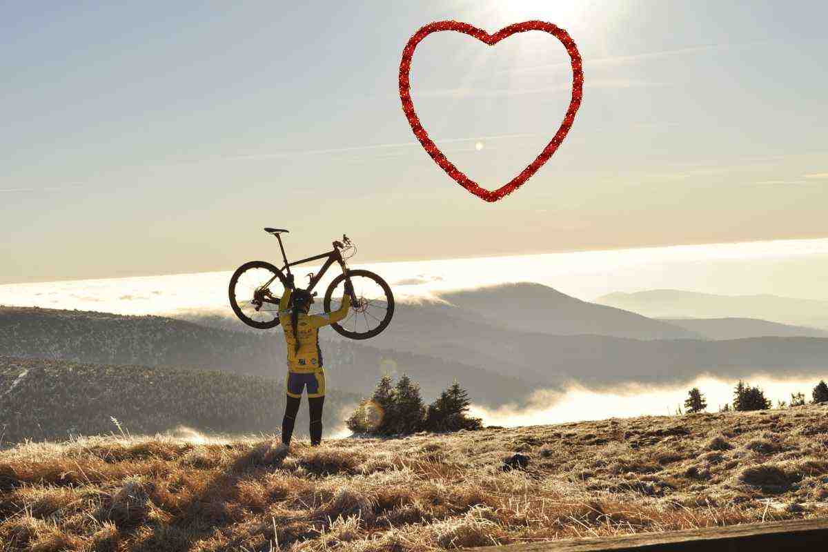 Una vacanza in bicicletta per single: addio San Valentino! San Valentino? Meglio pedalare! La vacanza per ciclisti single. Pedalando senza cuori: la vacanza per single che sfida il romanticismo. 