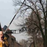 La storia di Oleg: dalla prigionia alla libertà. Auschwitz visto con gli occhi di un bambino. Un testimone della Shoah racconta il suo passato. 