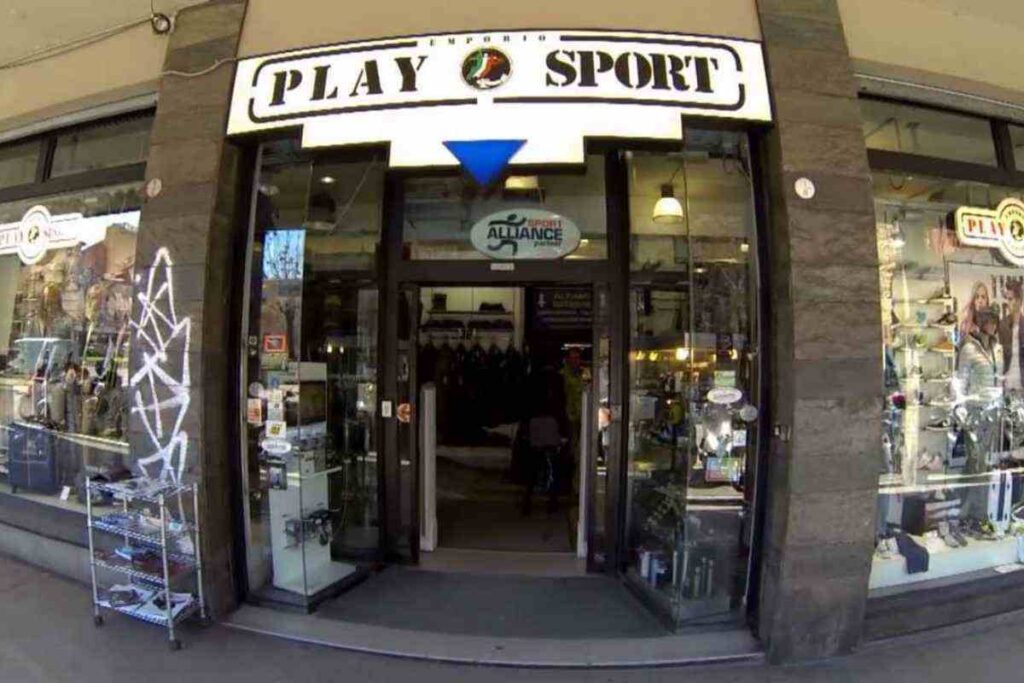 Chiude Play Sport: un altro negozio storico penalizzato dai cantieri. I cantieri colpiscono ancora: Play Sport costretto a chiudere. Chiusura di Play Sport: meno parcheggi, meno clienti. 