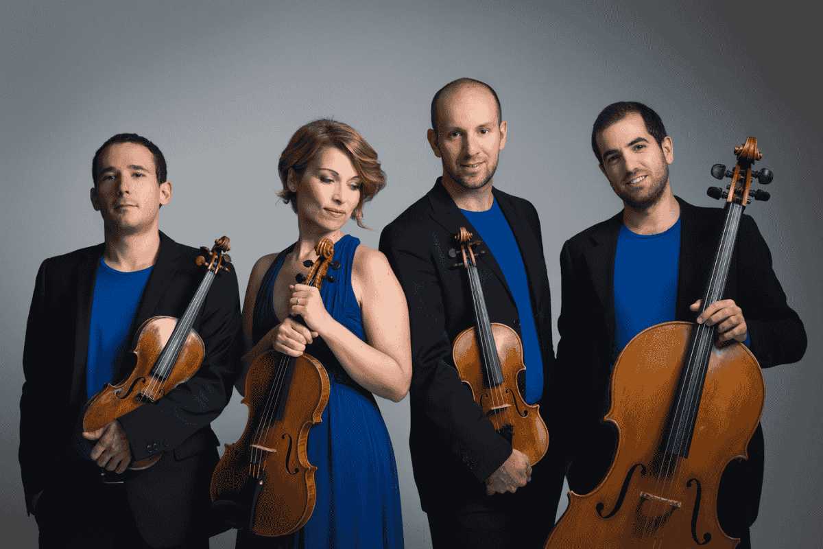 La rassegna "Il Sabato all'Accademia" ospita il Quartetto Dmitrij. Sollima, Šostakovič e Beethoven: un viaggio musicale a Palazzo Carrati. Il Quartetto Dmitrij in concerto: emozioni in musica. Bologna celebra la musica da camera con il Quartetto Dmitrij. 