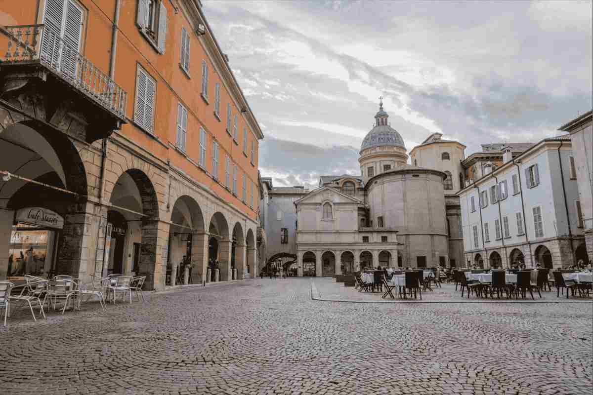 Cultura a Reggio Emilia: tra storia e innovazione.Reggio Emilia e il suo patrimonio culturale. La cultura reggiana tra teatro, arte e gastronomia. Reggio Emilia: una città d’arte e sapere.