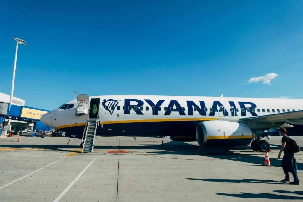 Multe salate e nuove norme: l’intervento di Federconsumatori. Dibattito sul trasporto aereo: le regole di Ryanair sotto accusa. Il check-in online obbligatorio: sfide per i passeggeri Ryanair. Federconsumatori e Ryanair: un dialogo necessario per il futuro. 