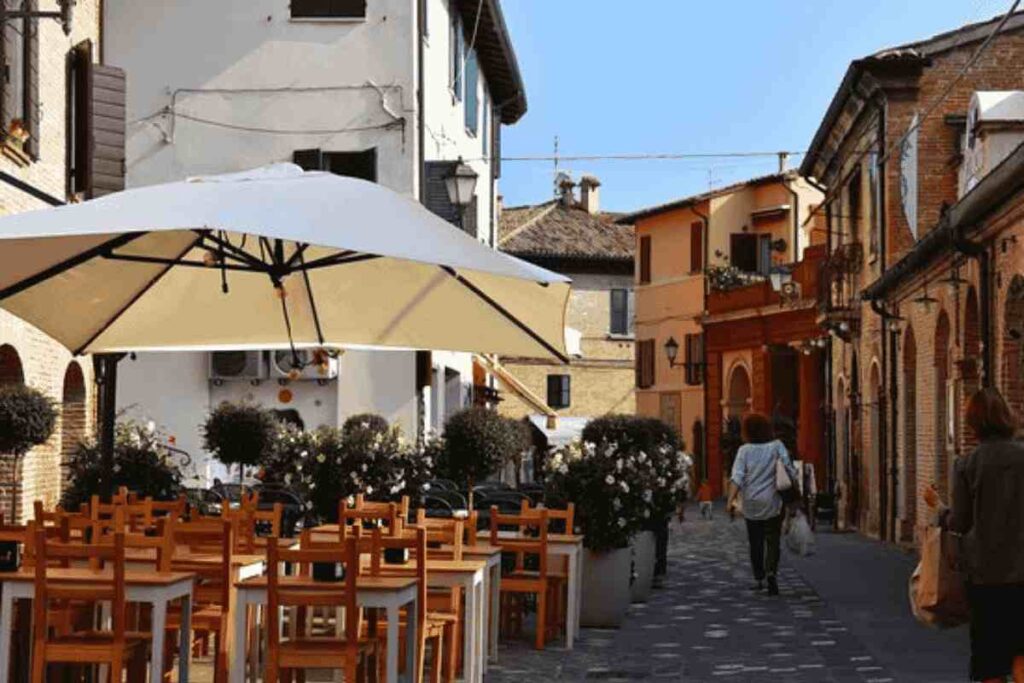 Santarcangelo e il commercio di prossimità: idee per il futuro. Proposte innovative per il commercio locale a Santarcangelo. Il rilancio del commercio di prossimità a Santarcangelo. 