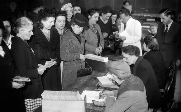 Dal pregiudizio alla parità: la conquista del suffragio femminile. Suffragio universale e parità di genere: una vittoria per le donne italiane. 1° febbraio 1945: l'Italia riconosce il diritto di voto alle donne. 