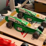 Il team del Pascal in gara con un'auto di Formula 1 in miniatura. Sei studenti del Pascal alla finale regionale di F1 in Schools. Dall'aula alla pista: il Pascal punta alla finale regionale. 