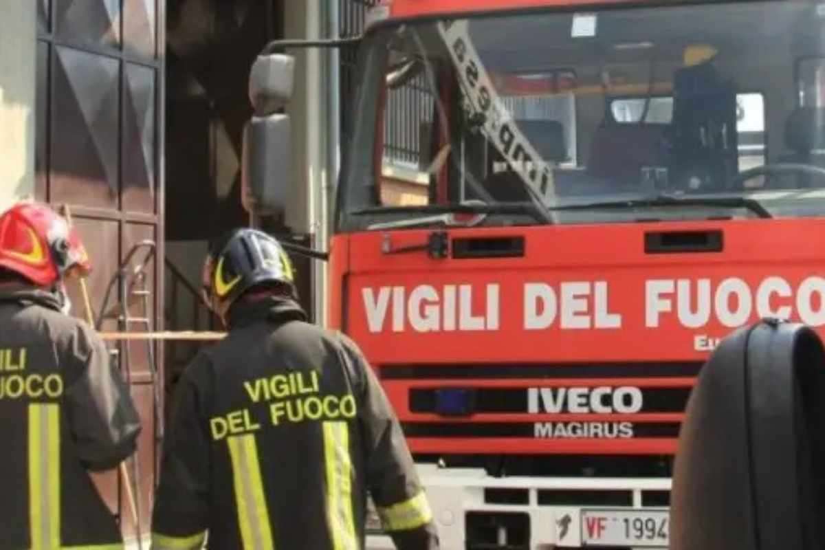 Rimini, pattuglia dell’Arma in emergenza si scontra con un’utilitaria. Incidente a Rimini: coppia di anziani e carabinieri in ospedale. Scontro tra carabinieri e auto privata: traffico bloccato in zona Lagomaggio. 